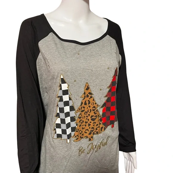 #12 Holiday Time Tee - Picture 4 of 11